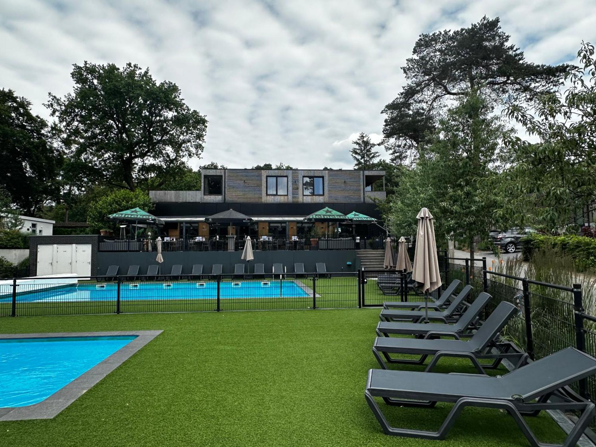 Sfeervolle Blokhut Op De Veluwe Op Recreatiepark Topparken In Beekbergen Met Vrije Tuin En Eigen Parkeerplaats Luaran gambar